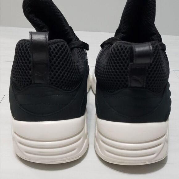 PUMA Bog Strap X Filling Pieces
Blaze Of Glory - Picture 10 of 14